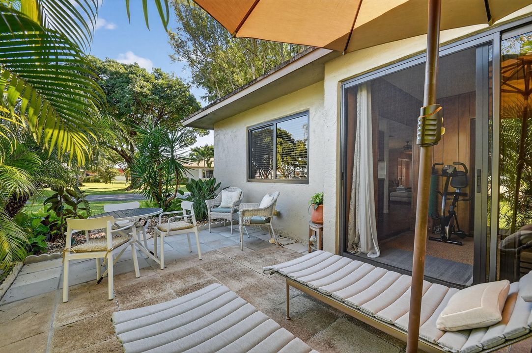 For Sale: $258,000 (2 beds, 2 baths, 1114 Square Feet)