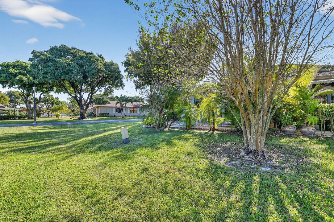 For Sale: $258,000 (2 beds, 2 baths, 1114 Square Feet)