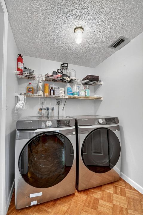 For Sale: $258,000 (2 beds, 2 baths, 1114 Square Feet)