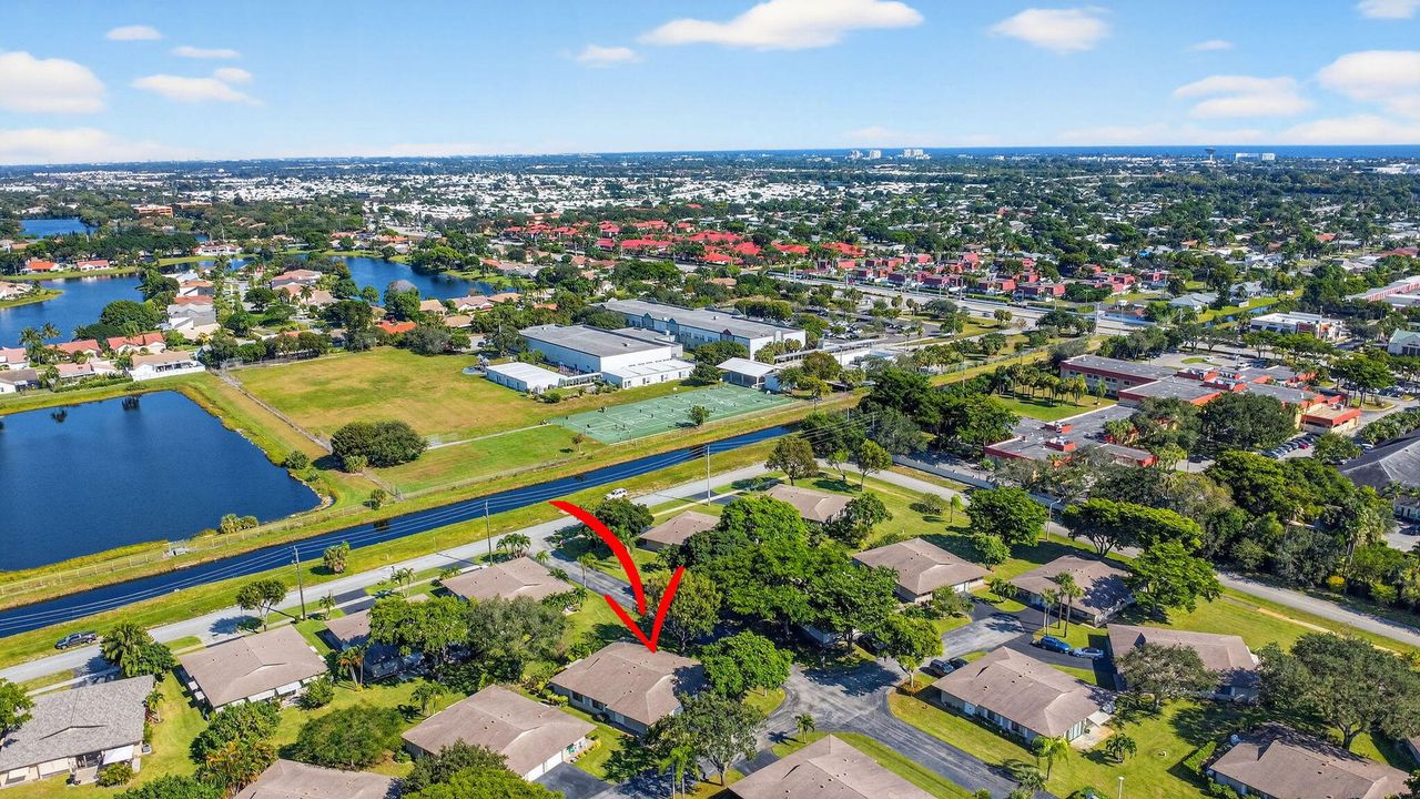 For Sale: $258,000 (2 beds, 2 baths, 1114 Square Feet)