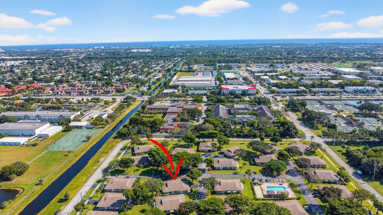 For Sale: $258,000 (2 beds, 2 baths, 1114 Square Feet)