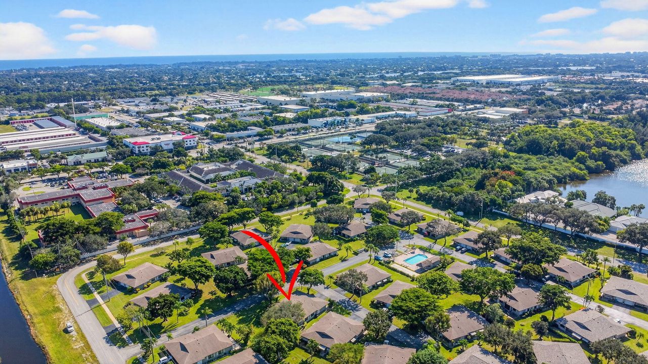 For Sale: $258,000 (2 beds, 2 baths, 1114 Square Feet)