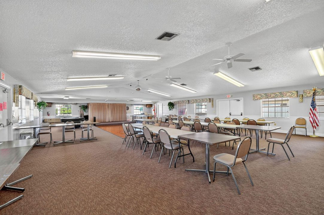 For Sale: $258,000 (2 beds, 2 baths, 1114 Square Feet)