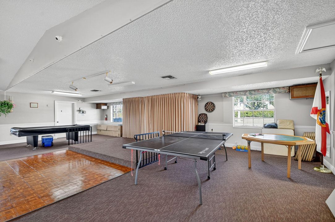 For Sale: $258,000 (2 beds, 2 baths, 1114 Square Feet)