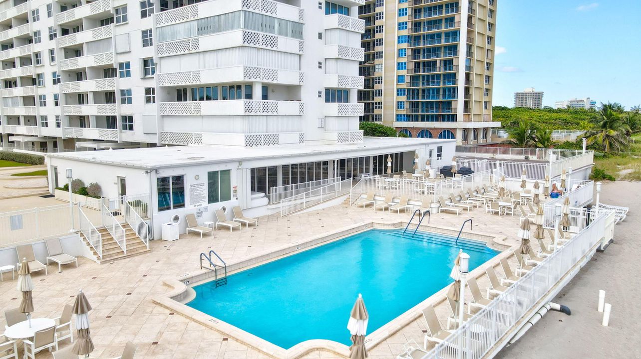 For Sale: $1,150,000 (3 beds, 2 baths, 2006 Square Feet)