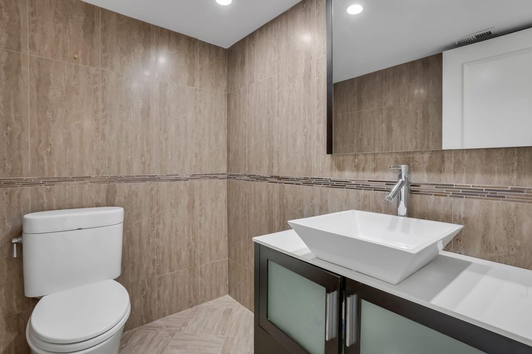 For Sale: $1,150,000 (3 beds, 2 baths, 2006 Square Feet)