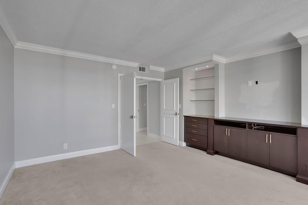 For Sale: $1,150,000 (3 beds, 2 baths, 2006 Square Feet)