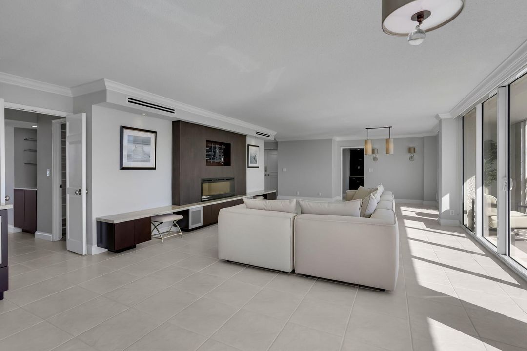 For Sale: $1,150,000 (3 beds, 2 baths, 2006 Square Feet)