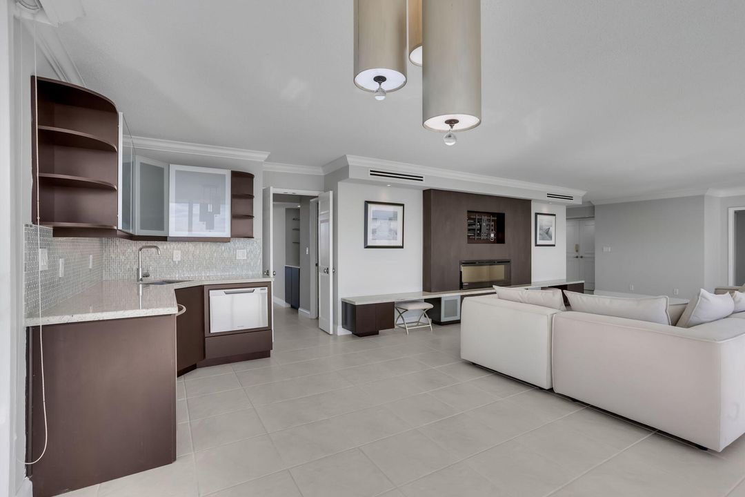 For Sale: $1,150,000 (3 beds, 2 baths, 2006 Square Feet)