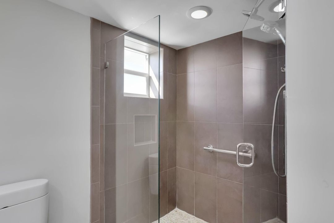 For Sale: $1,150,000 (3 beds, 2 baths, 2006 Square Feet)