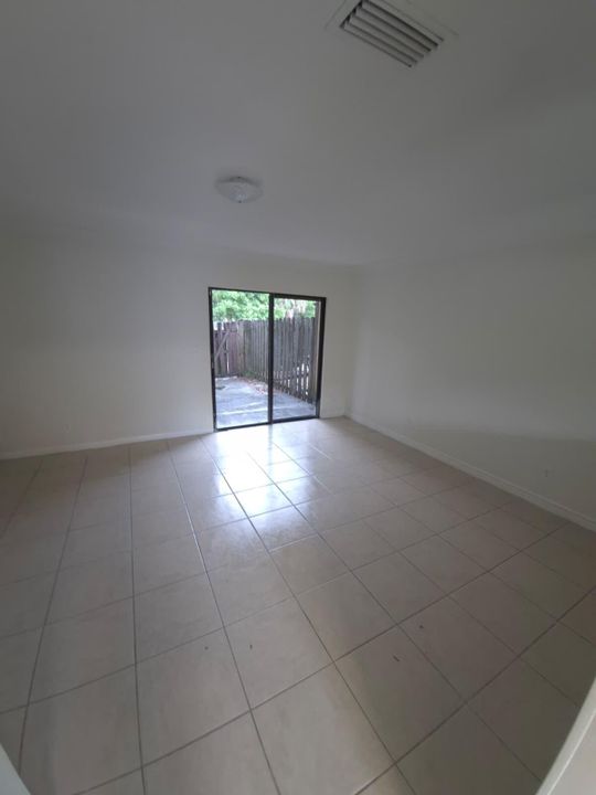 В аренду: $1,850 (2 спален, 1 ванн, 963 Квадратных фут)