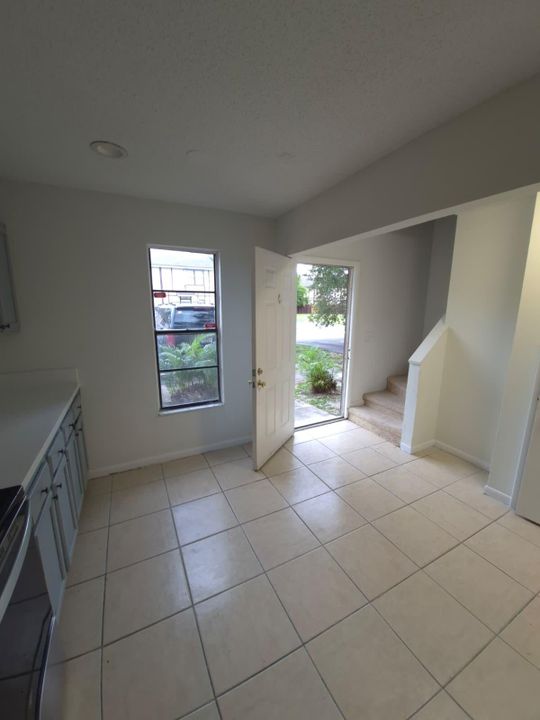 В аренду: $1,850 (2 спален, 1 ванн, 963 Квадратных фут)