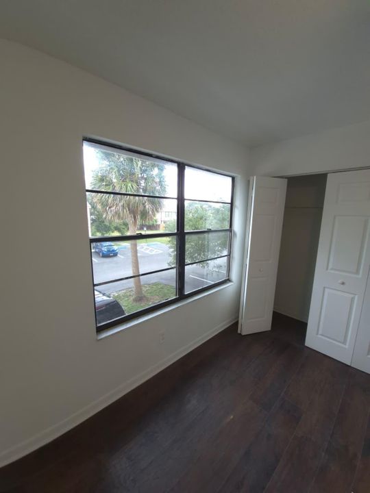 В аренду: $1,850 (2 спален, 1 ванн, 963 Квадратных фут)