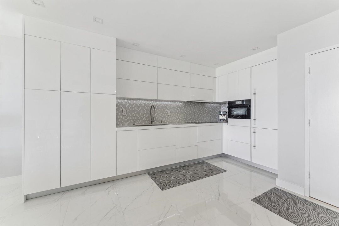 For Sale: $1,174,000 (1 beds, 2 baths, 1066 Square Feet)