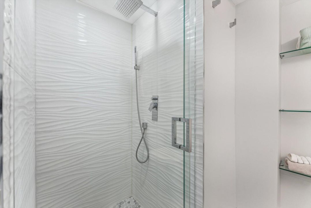 For Sale: $1,174,000 (1 beds, 2 baths, 1066 Square Feet)