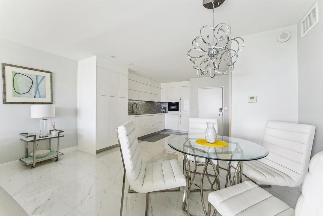 For Sale: $1,174,000 (1 beds, 2 baths, 1066 Square Feet)