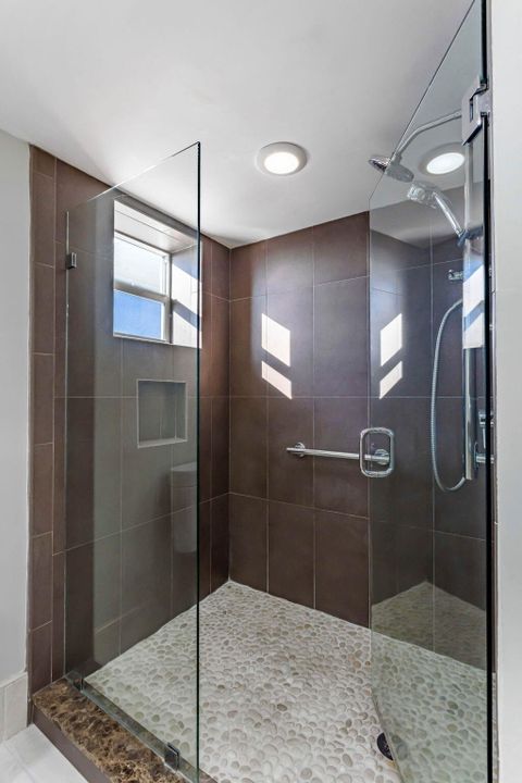 For Sale: $1,150,000 (3 beds, 2 baths, 2006 Square Feet)