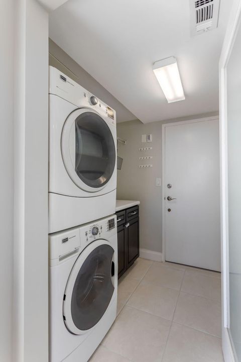 For Sale: $1,150,000 (3 beds, 2 baths, 2006 Square Feet)