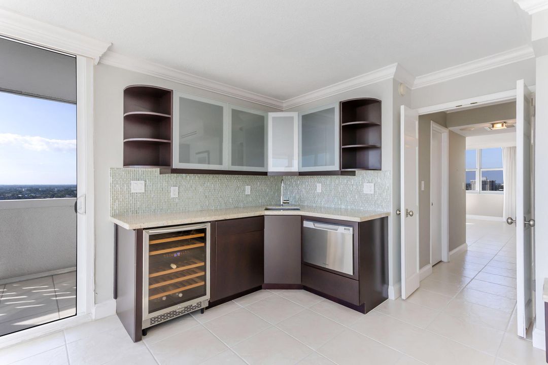 For Sale: $1,150,000 (3 beds, 2 baths, 2006 Square Feet)