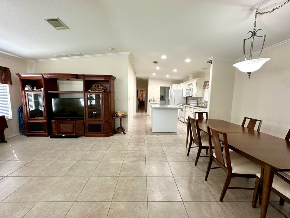 For Sale: $235,000 (3 beds, 2 baths, 1392 Square Feet)