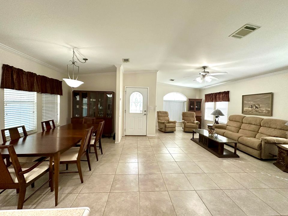 For Sale: $235,000 (3 beds, 2 baths, 1392 Square Feet)