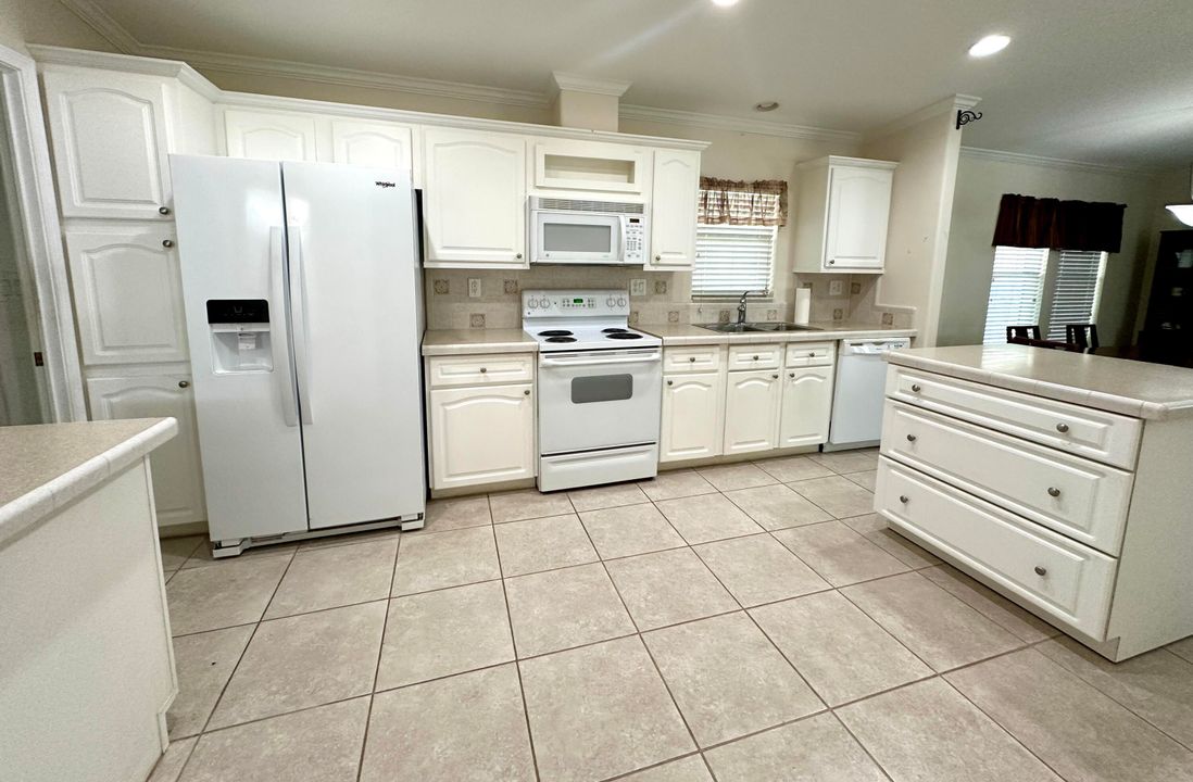 For Sale: $235,000 (3 beds, 2 baths, 1392 Square Feet)