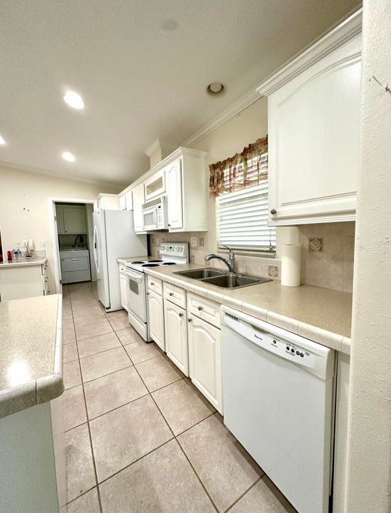 For Sale: $235,000 (3 beds, 2 baths, 1392 Square Feet)