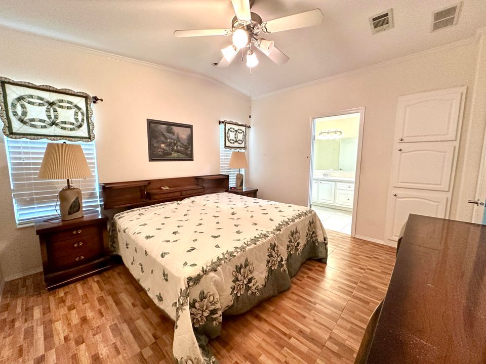 For Sale: $235,000 (3 beds, 2 baths, 1392 Square Feet)