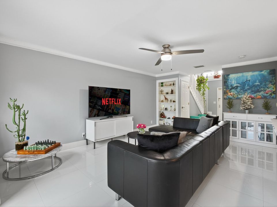 En Venta: $569,900 (3 camas, 2 baños, 1826 Pies cuadrados)