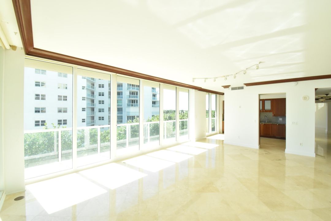 出租: $8,000 (2 贝兹, 2 浴室, 2108 平方英尺)