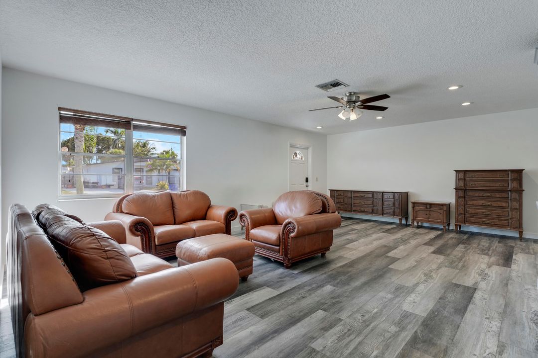 For Sale: $549,000 (3 beds, 1 baths, 1248 Square Feet)