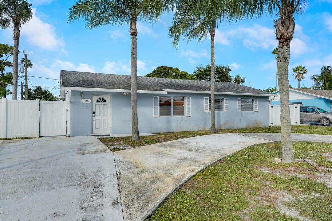 For Sale: $549,000 (3 beds, 1 baths, 1248 Square Feet)
