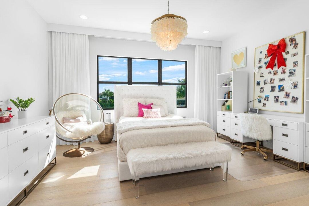 For Sale: $4,799,000 (6 beds, 7 baths, 6180 Square Feet)