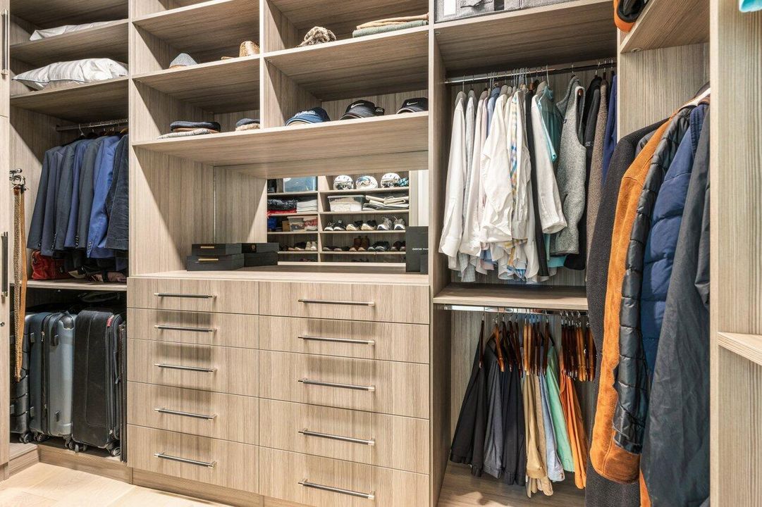 For Sale: $4,799,000 (6 beds, 7 baths, 6180 Square Feet)