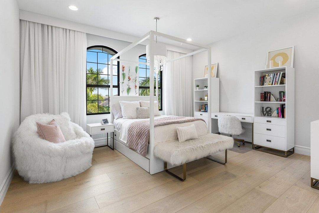 For Sale: $4,799,000 (6 beds, 7 baths, 6180 Square Feet)