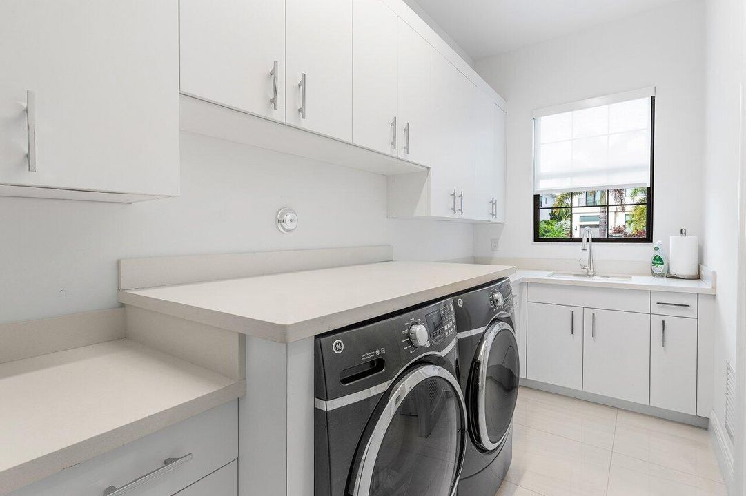 For Sale: $4,799,000 (6 beds, 7 baths, 6180 Square Feet)