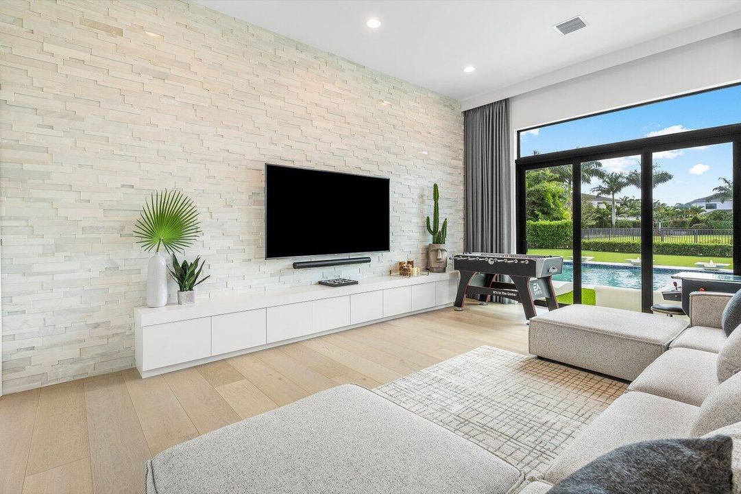 For Sale: $4,799,000 (6 beds, 7 baths, 6180 Square Feet)