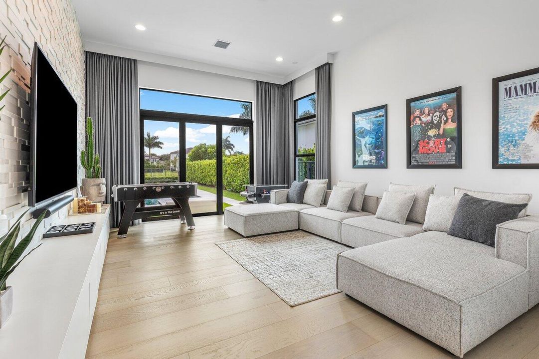 For Sale: $4,799,000 (6 beds, 7 baths, 6180 Square Feet)