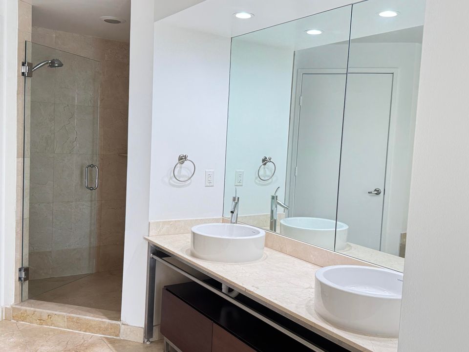 For Rent: $5,700 (2 beds, 2 baths, 1342 Square Feet)