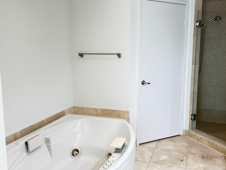 For Rent: $5,700 (2 beds, 2 baths, 1342 Square Feet)