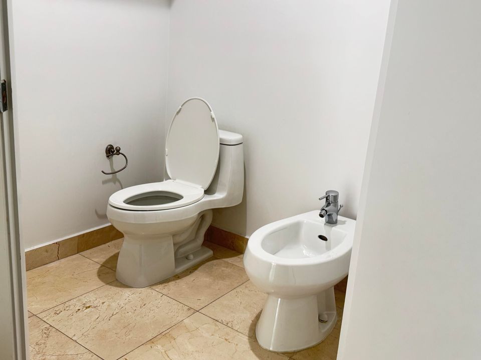 For Rent: $5,700 (2 beds, 2 baths, 1342 Square Feet)