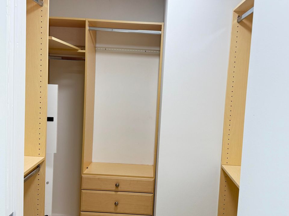 For Rent: $5,700 (2 beds, 2 baths, 1342 Square Feet)