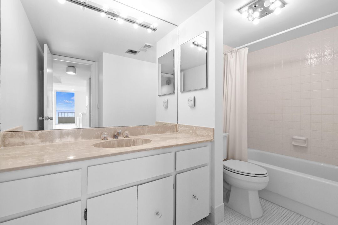 Под контрактом: $1,150,000 (2 спален, 2 ванн, 1435 Квадратных фут)