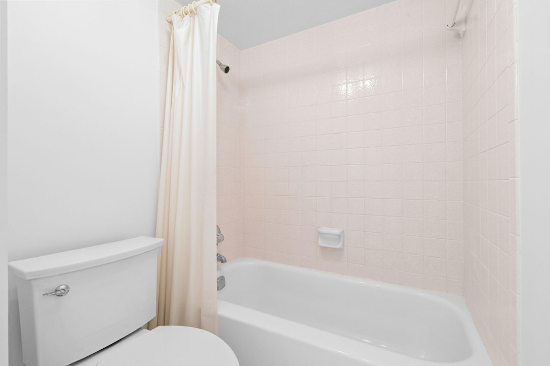 Под контрактом: $1,150,000 (2 спален, 2 ванн, 1435 Квадратных фут)