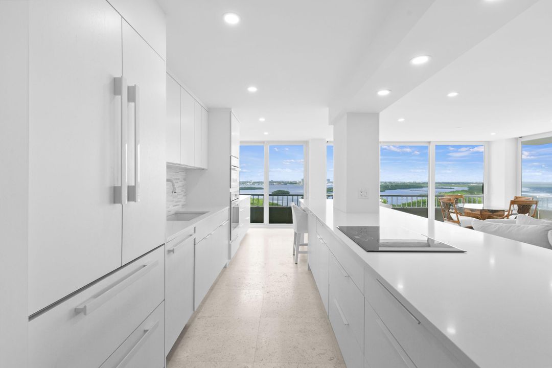 Под контрактом: $1,150,000 (2 спален, 2 ванн, 1435 Квадратных фут)