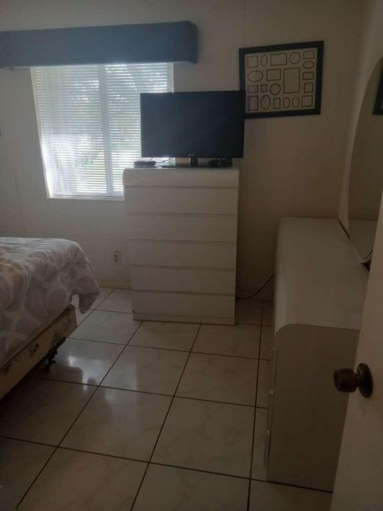 For Sale: $175,000 (2 beds, 2 baths, 924 Square Feet)