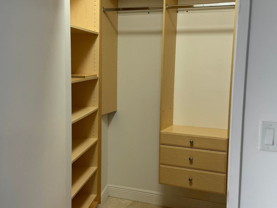 For Rent: $5,700 (2 beds, 2 baths, 1342 Square Feet)