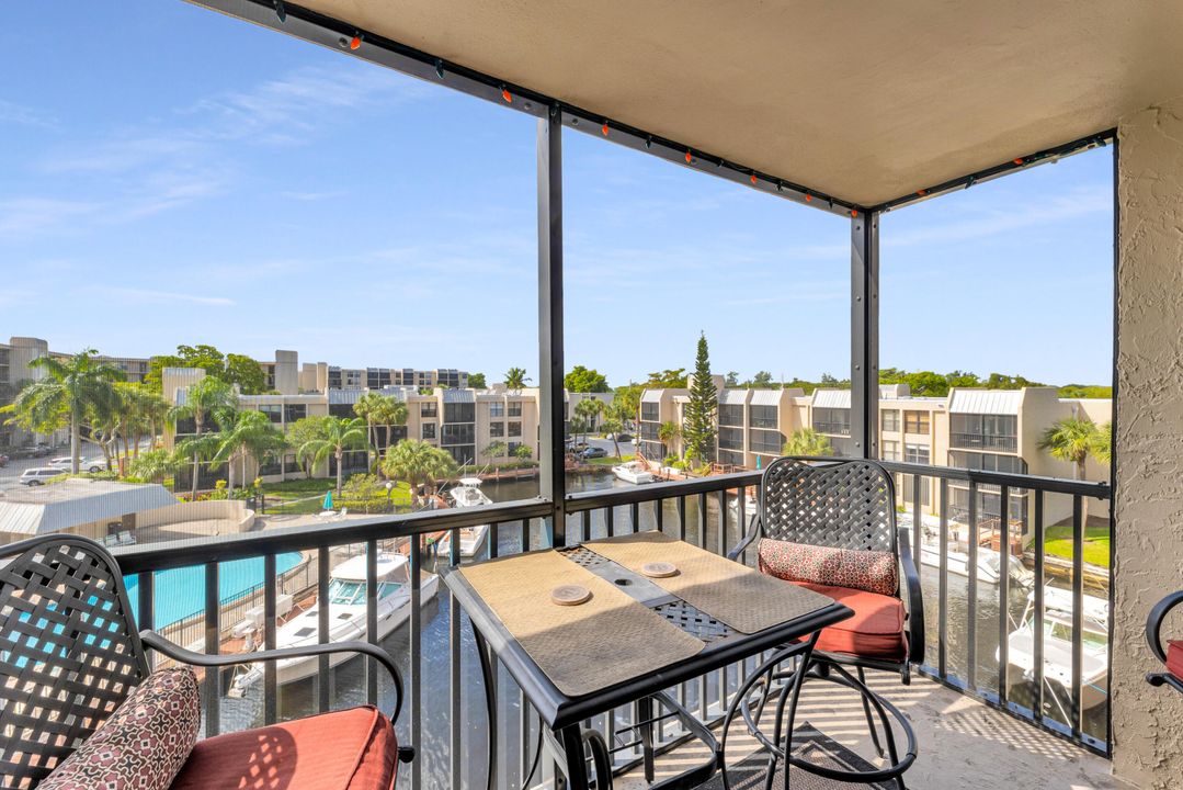 For Sale: $344,000 (2 beds, 2 baths, 1130 Square Feet)