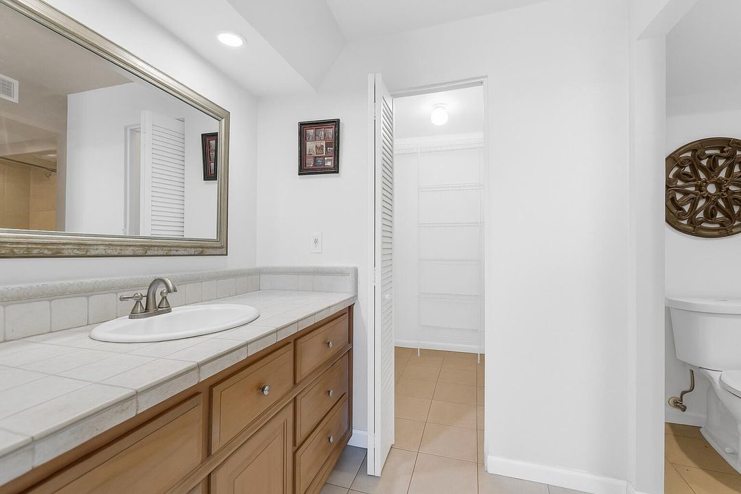 For Sale: $344,000 (2 beds, 2 baths, 1130 Square Feet)