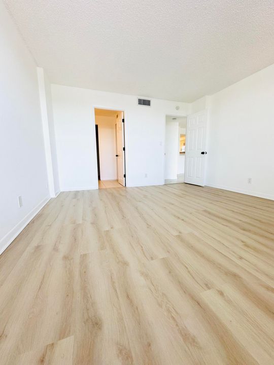 For Sale: $344,000 (2 beds, 2 baths, 1130 Square Feet)